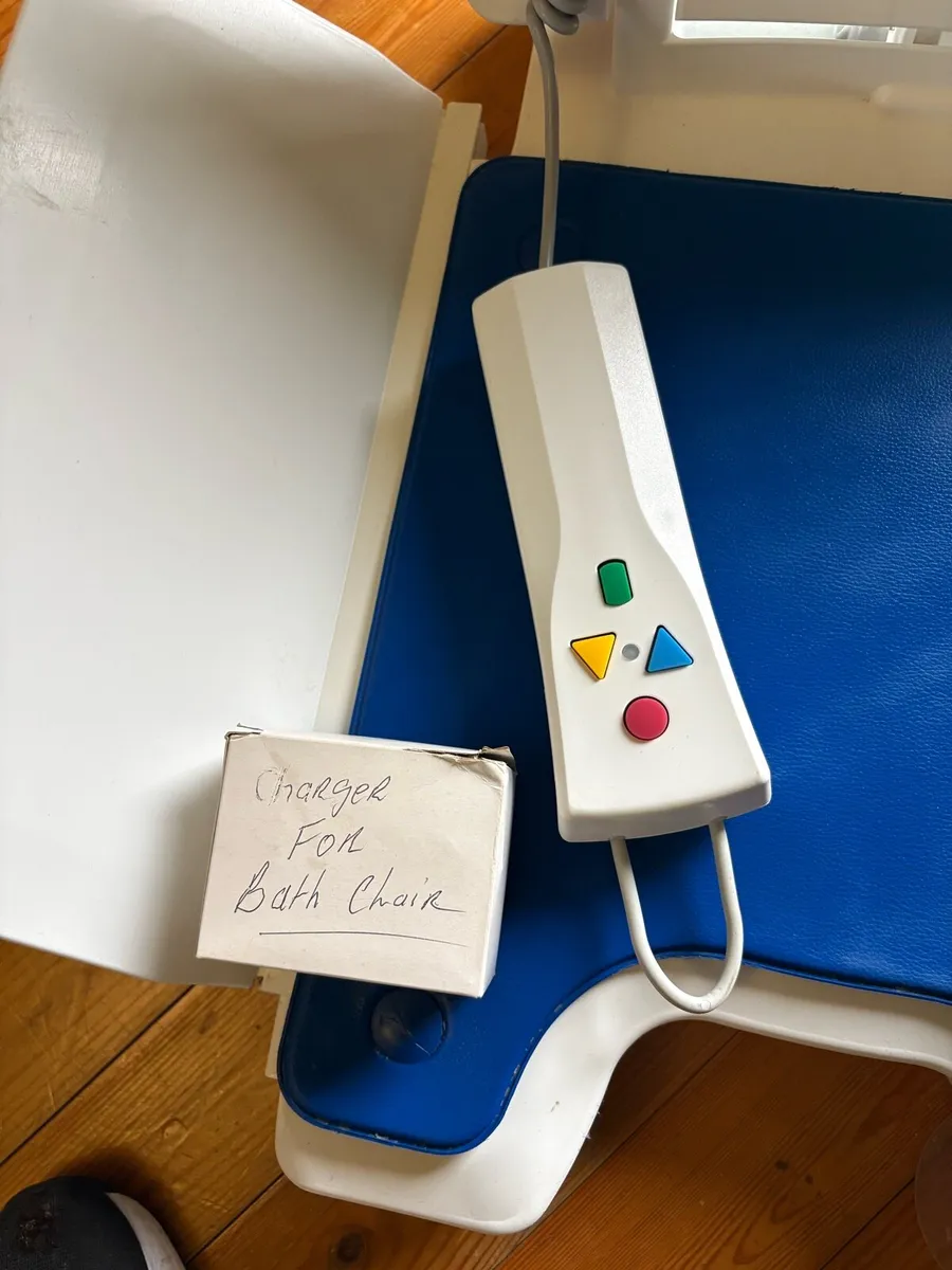 Mobility Bath Lift with charger and Remote - Image 2