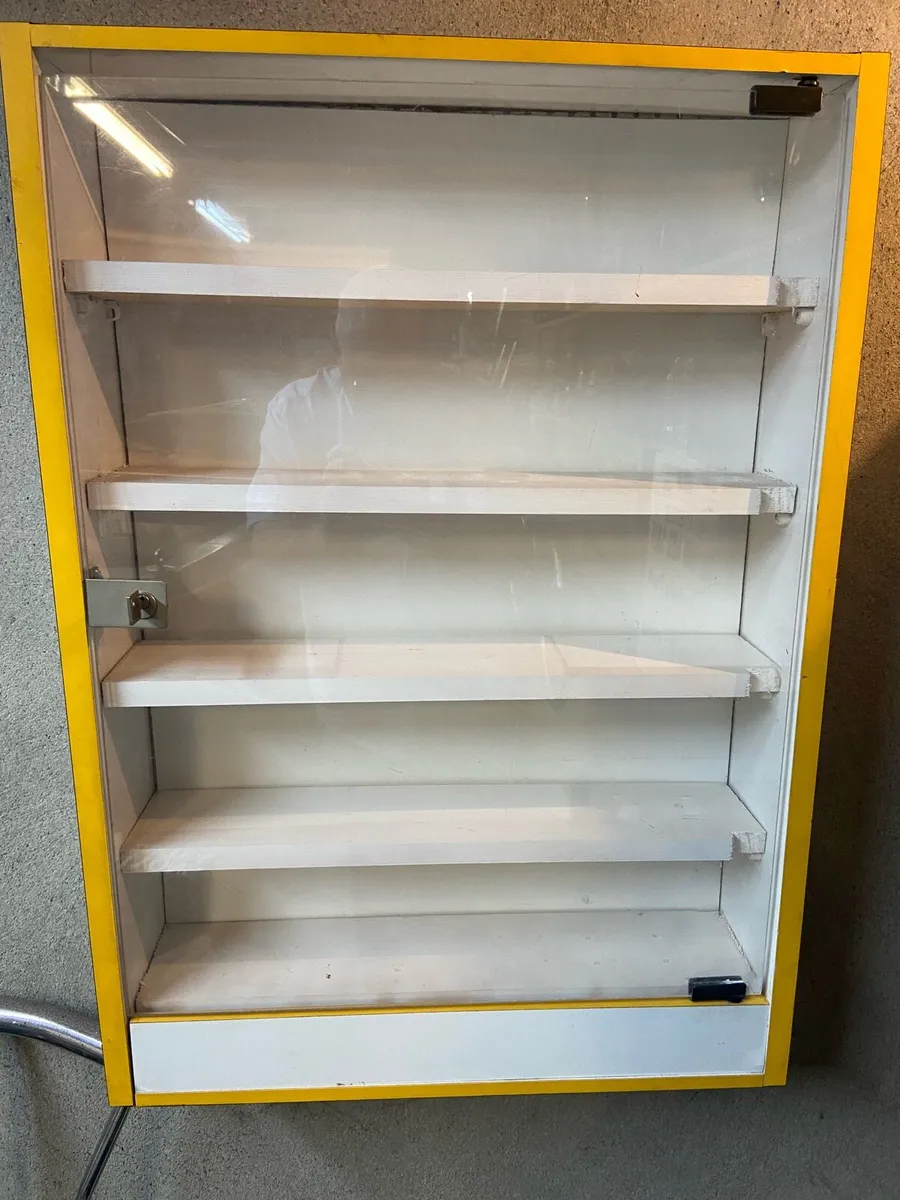 Display Case Lockable