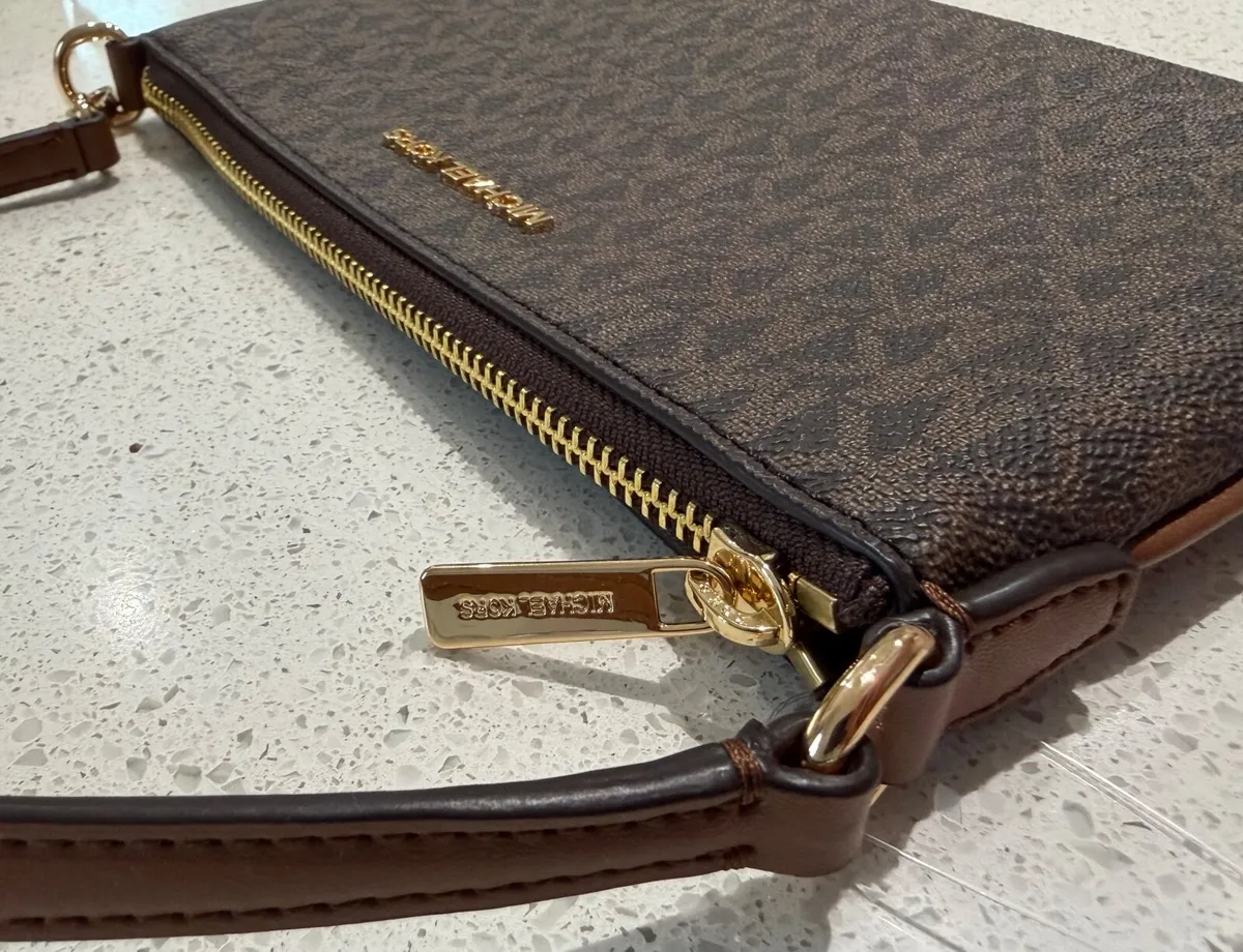 Michael Kors Jet Set Travel Signature Pochette BNW - Image 2