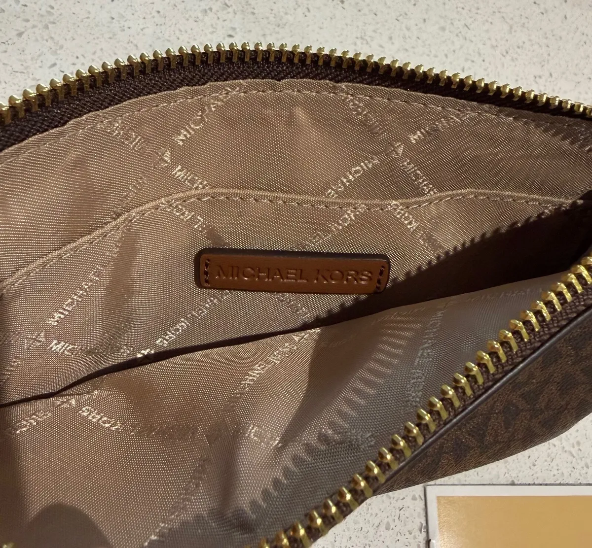 Michael Kors Jet Set Travel Signature Pochette BNW - Image 3