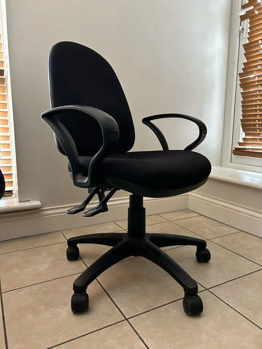 Office chair - Image 1
