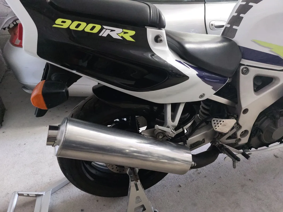 Honda CBR 900RR - Image 2