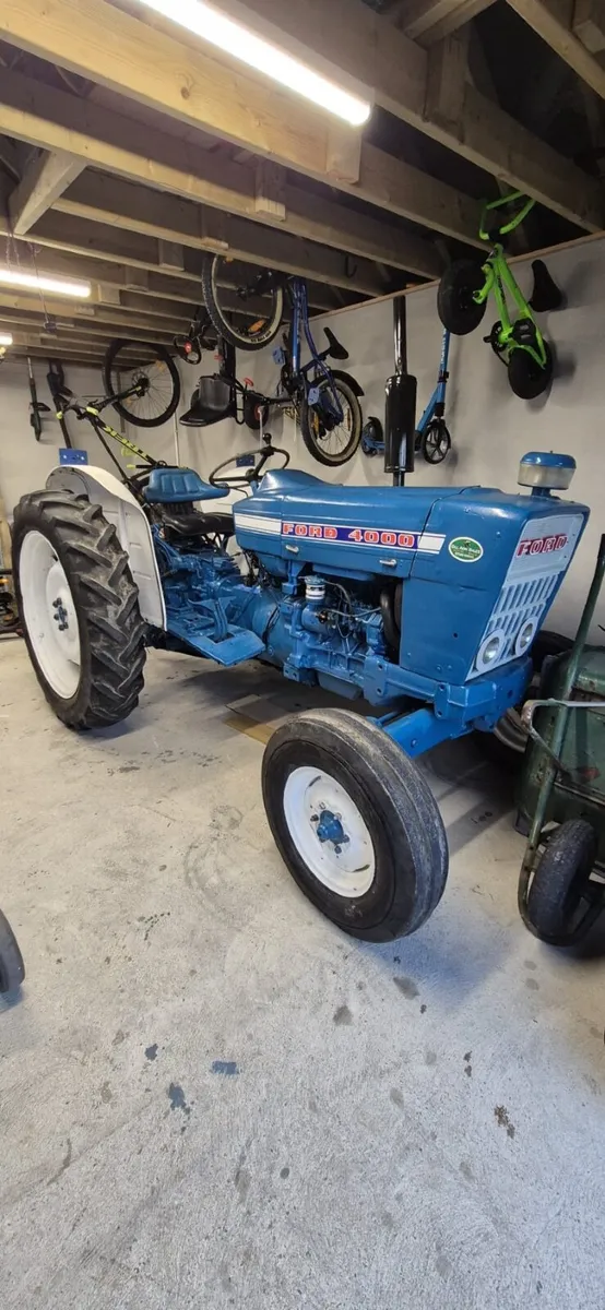 Vintage tractor - Image 1