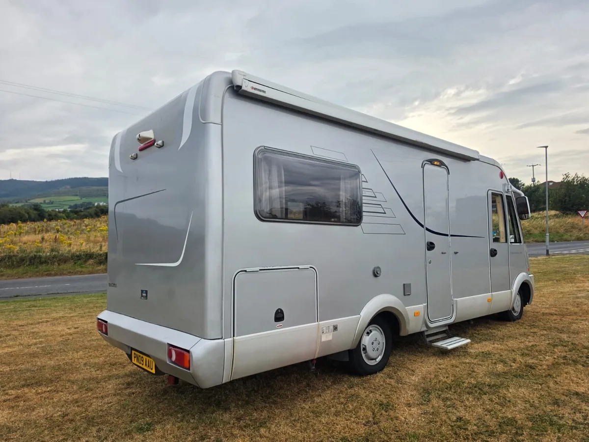 Hymer motorhome year2009 - Image 2