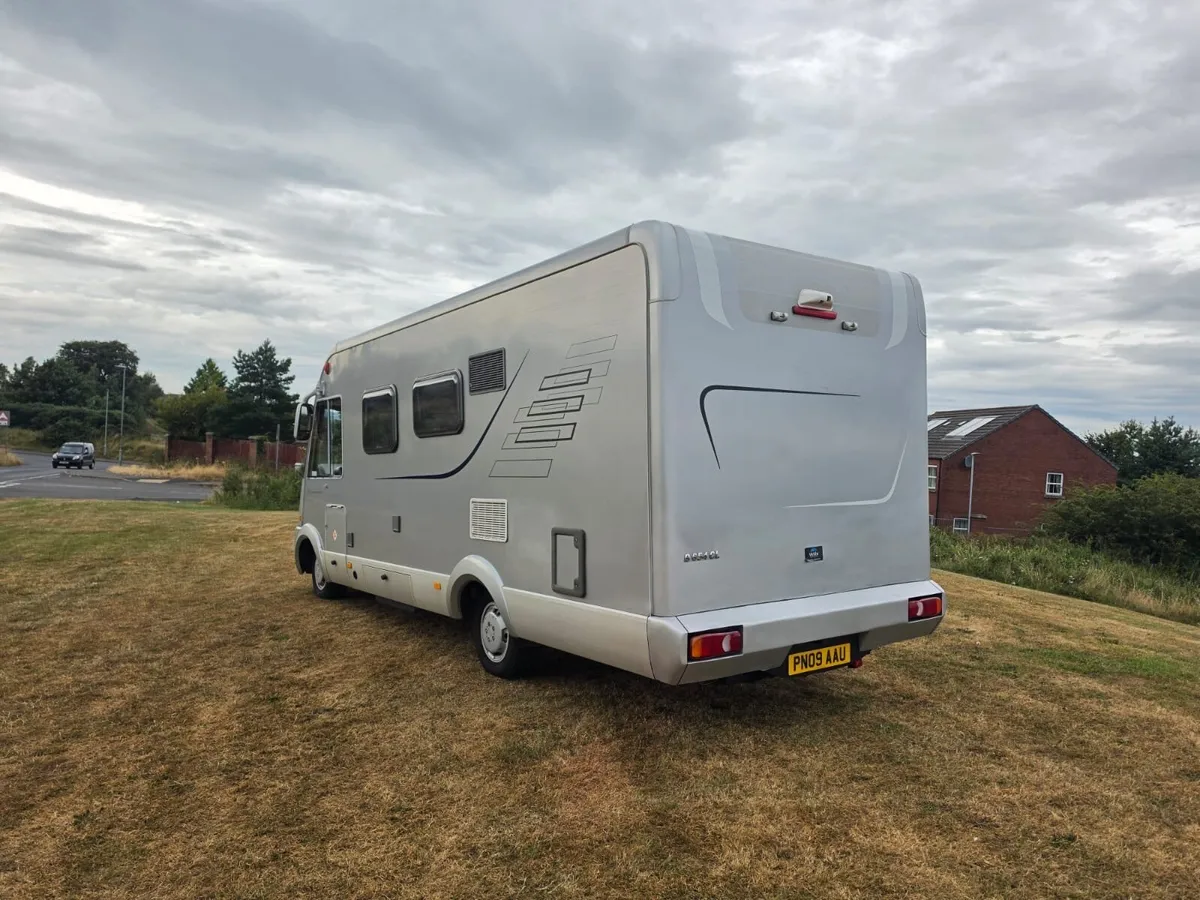 Hymer motorhome year2009 - Image 3