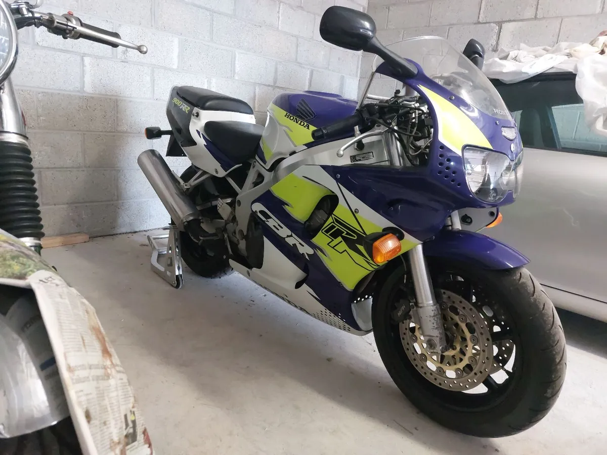 Honda CBR 900RR - Image 3