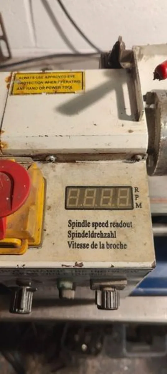 Mini metal lathe - Image 1