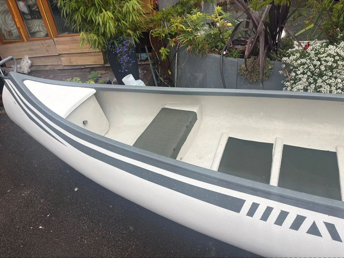 16 ft Canadian Canoe - Image 4