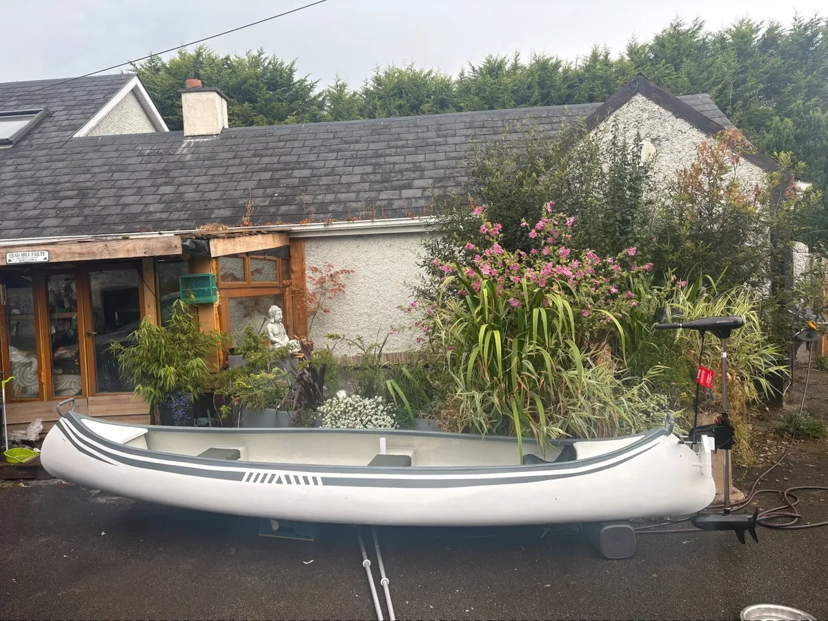 16 ft Canadian Canoe - Image 1