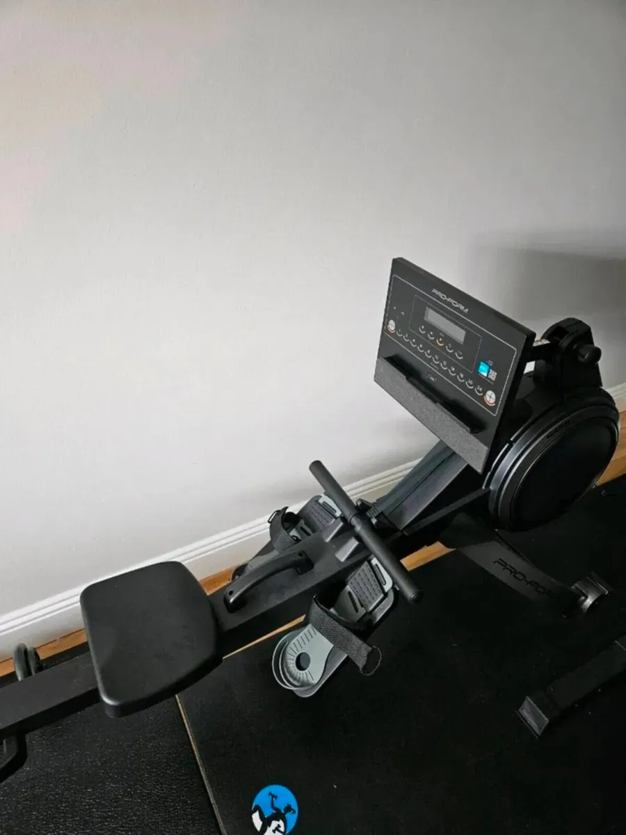 Rowing machine - Image 1