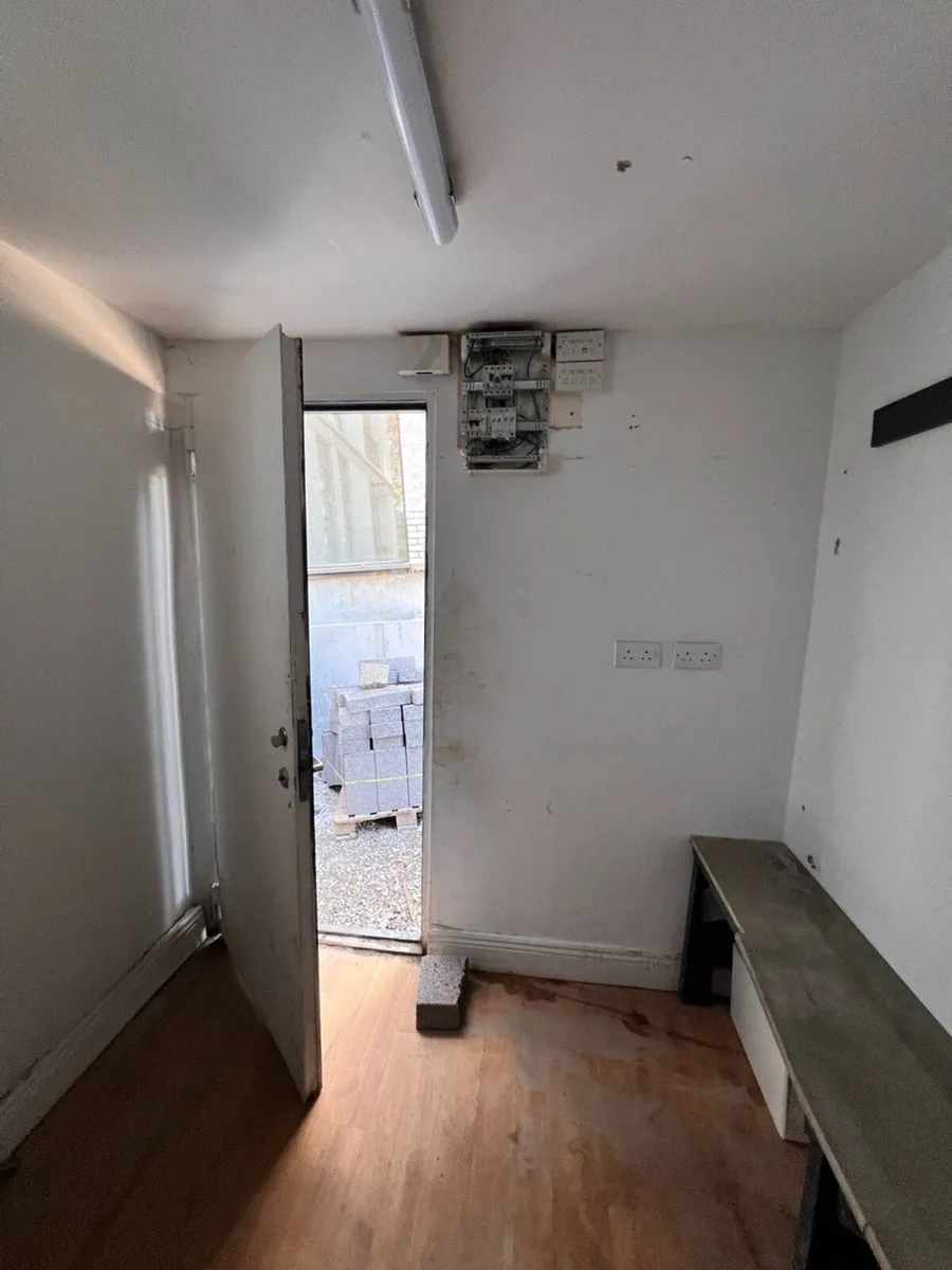 Site Changing Room Cabin - Image 2