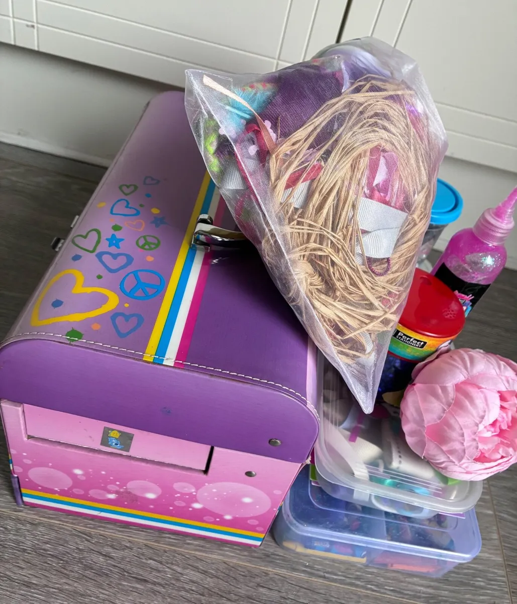 Pink multi-tier train case with Arts & Craft Suppl - Image 3