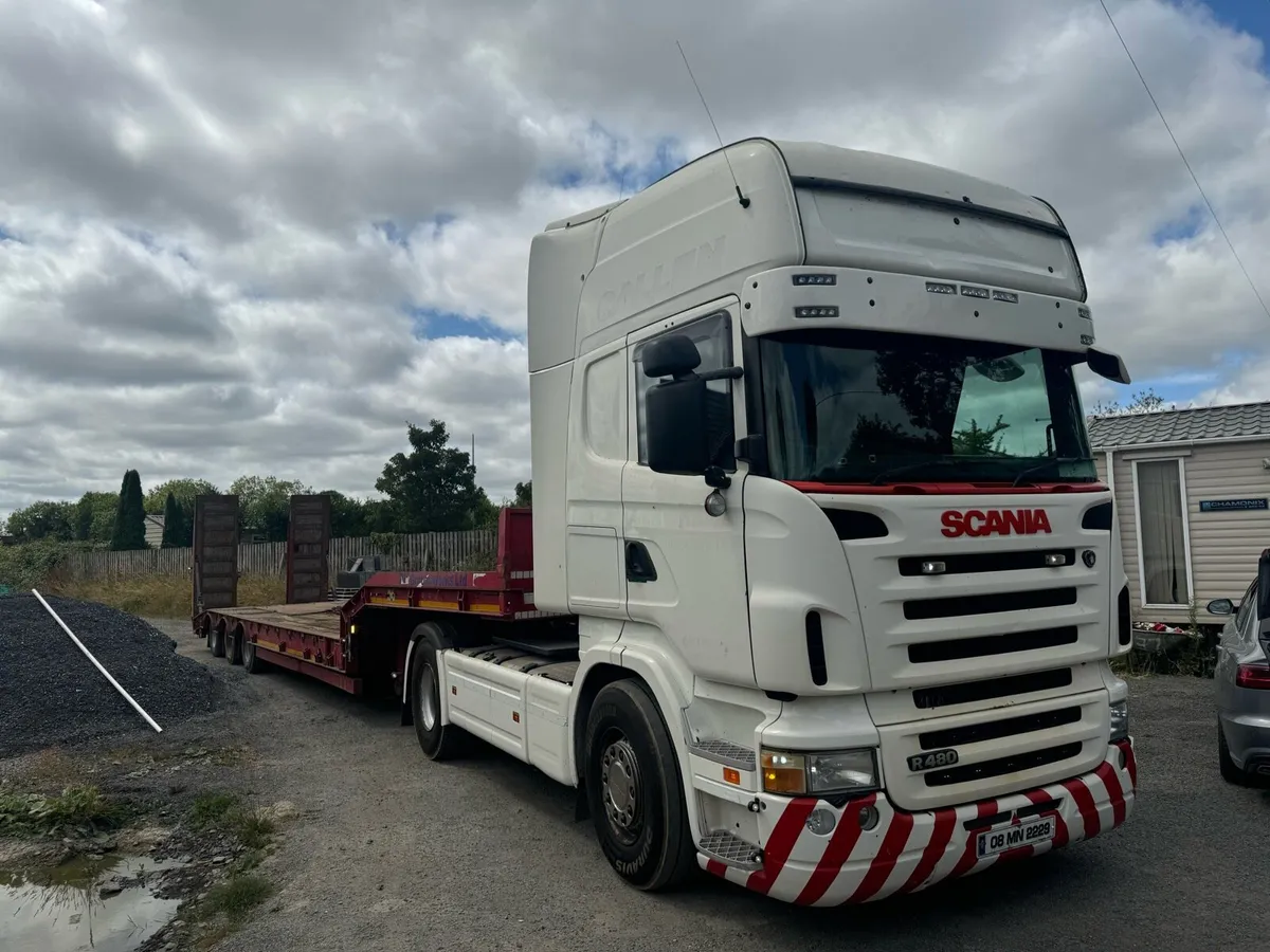 Tipper trucks and crane trucks - Image 4