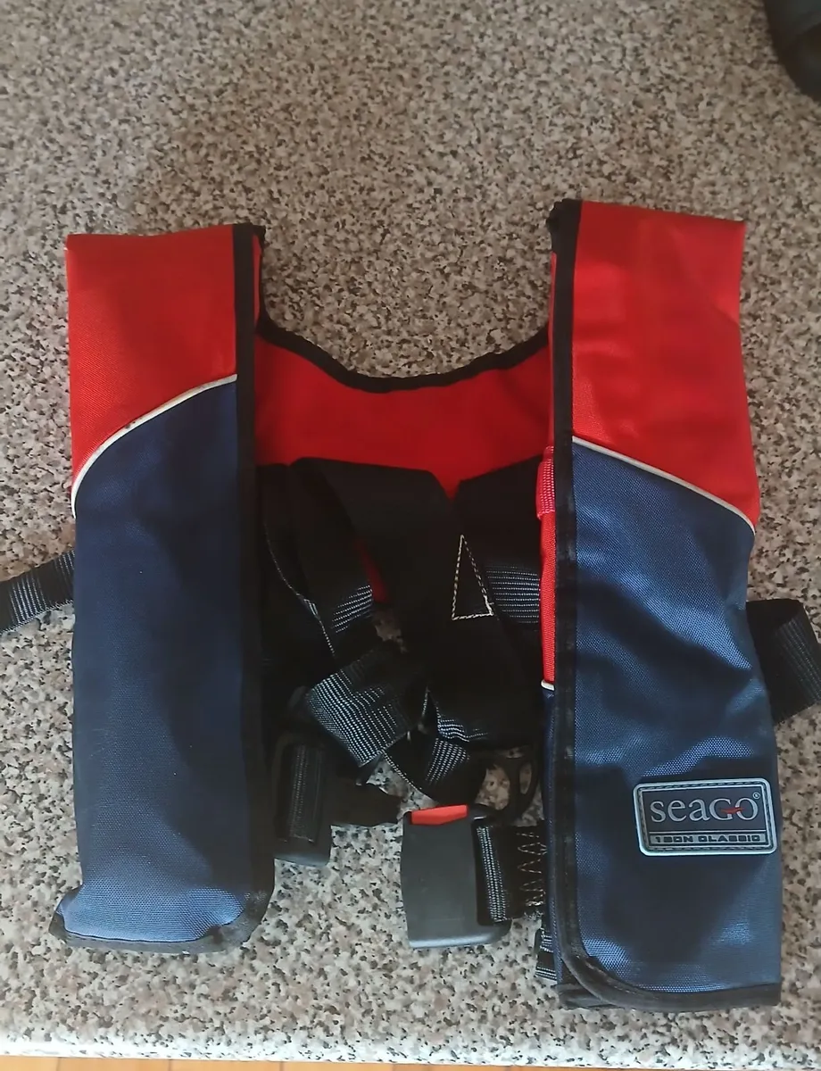Life jackets - Image 2