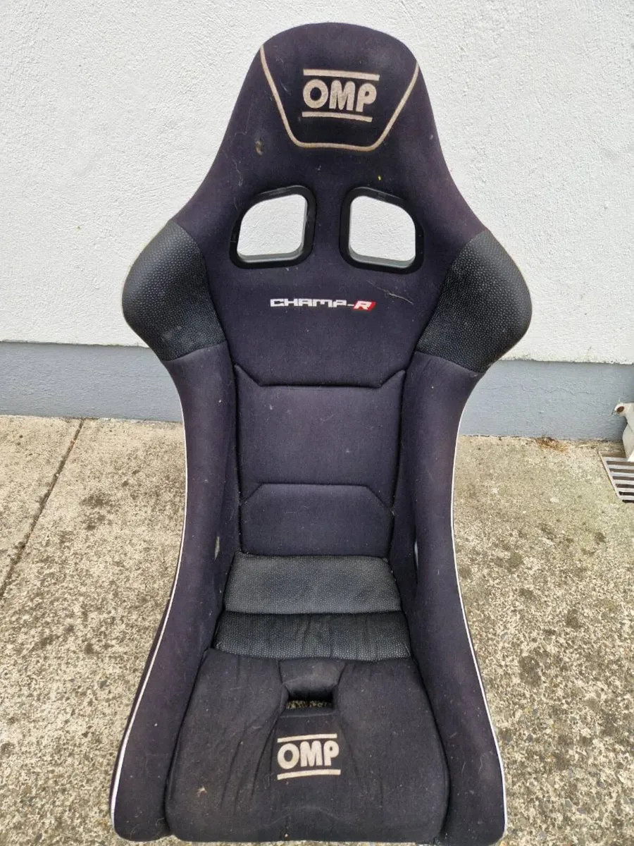 Rally seats and belts - Image 1