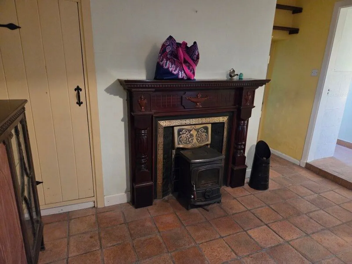 Mantle and hearth - Image 3