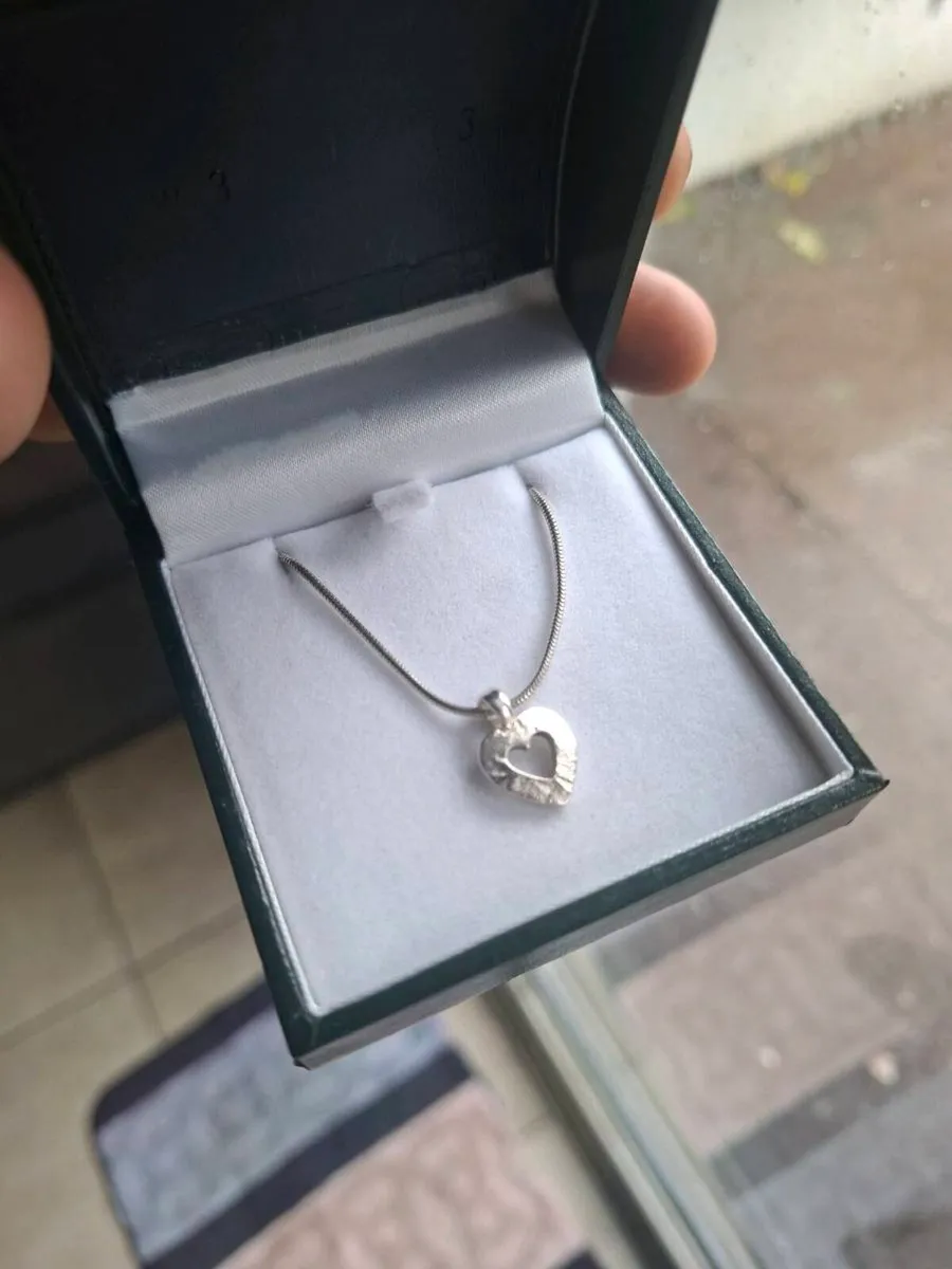 Lovely Vintage Sterling Silver heart Necklace - Image 1
