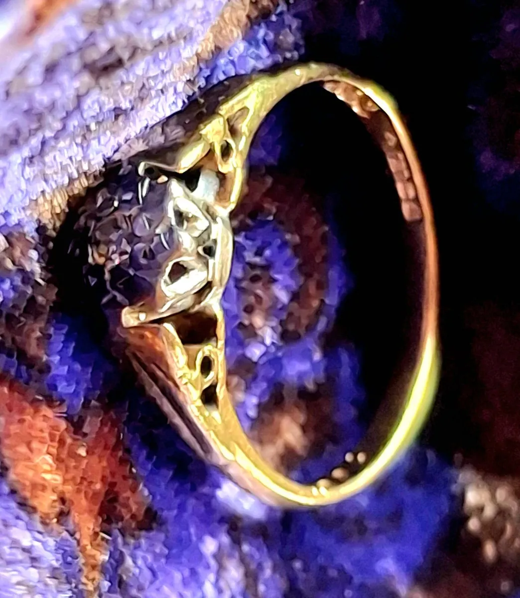 Vintage 18-Carat Gold & Real Diamond Ring ... - Image 2
