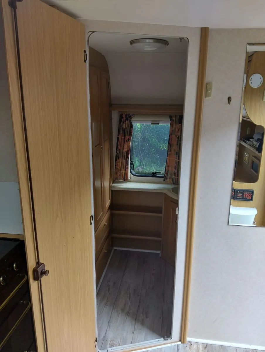 Bailey Regency 2 berth caravan with air awning - Image 4