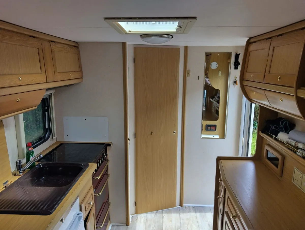 Bailey Regency 2 berth caravan with air awning - Image 3