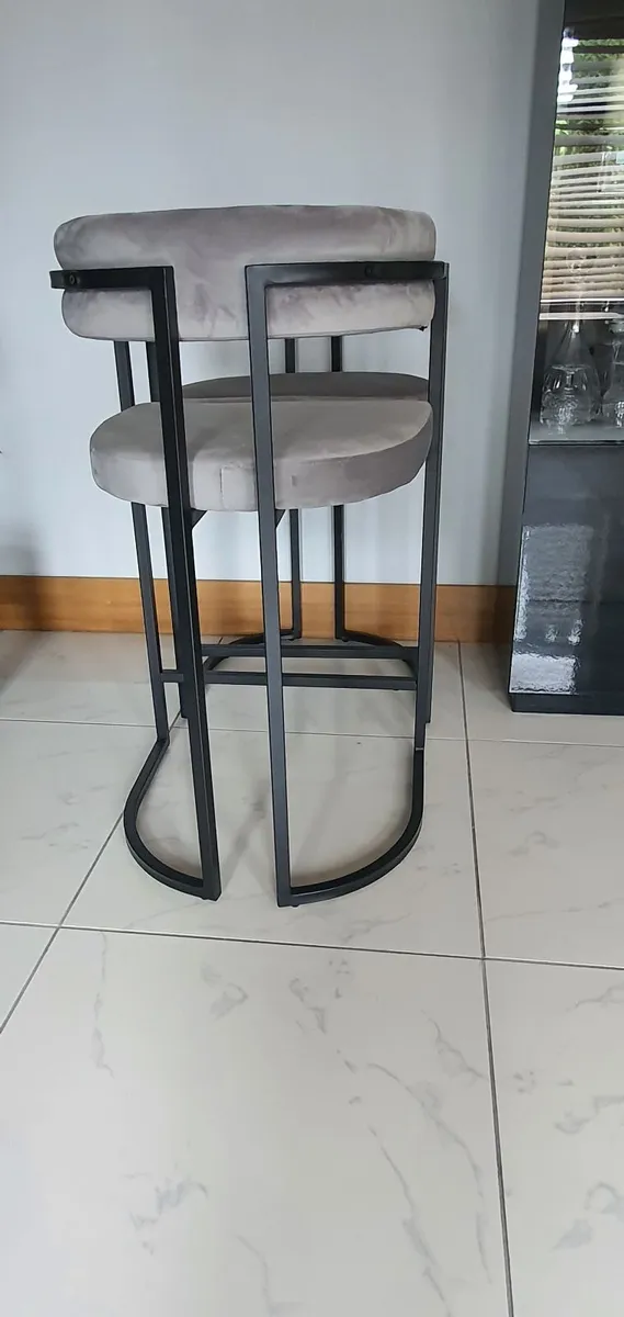4 Kitchen island stool - Image 3