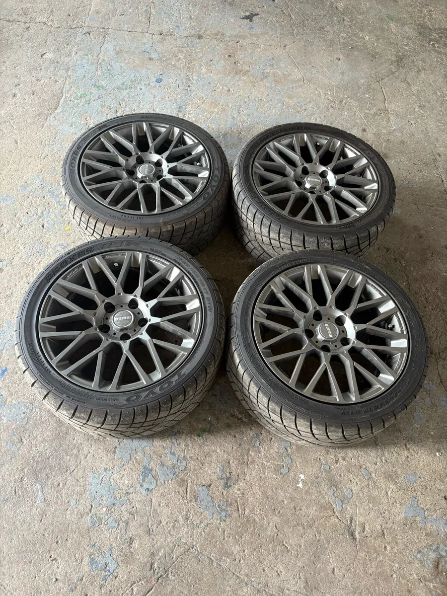 Momo 17 inch 5x120 alloys with as new Toyo Proxy’s - Image 1