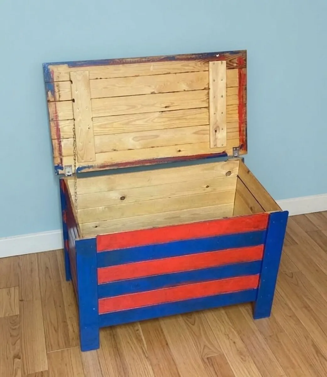 Large Solid Wooden Storage Chest – Blanket Box - Image 3