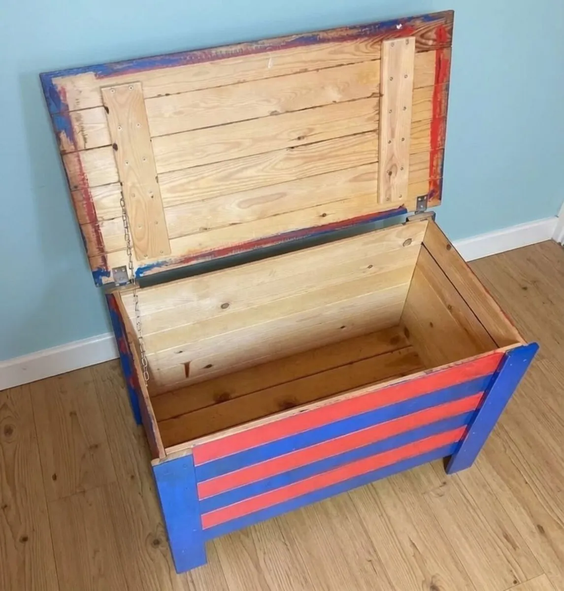 Large Solid Wooden Storage Chest – Blanket Box - Image 4