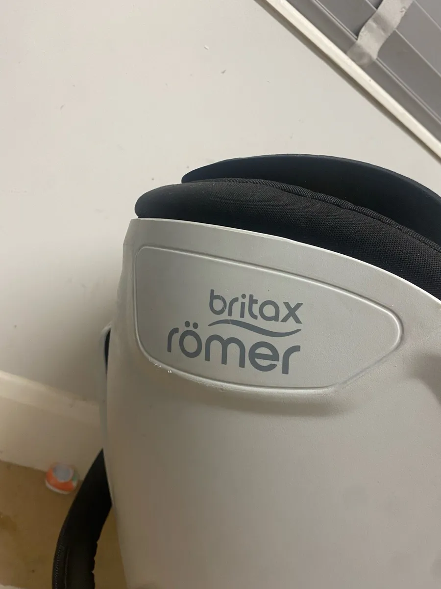 Car seat - Image 1