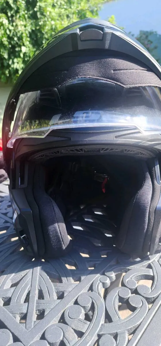 Motorcycle helmet - Image 1