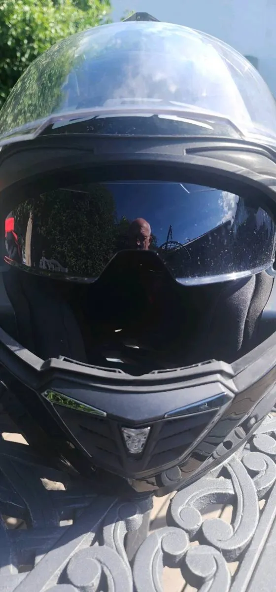 Motorcycle helmet - Image 2