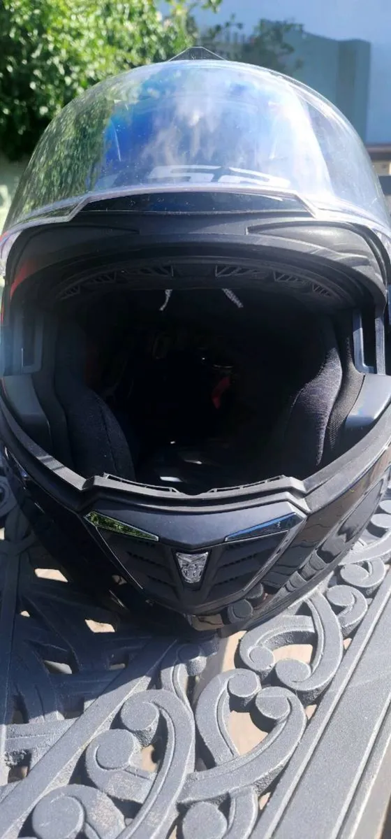 Motorcycle helmet - Image 3