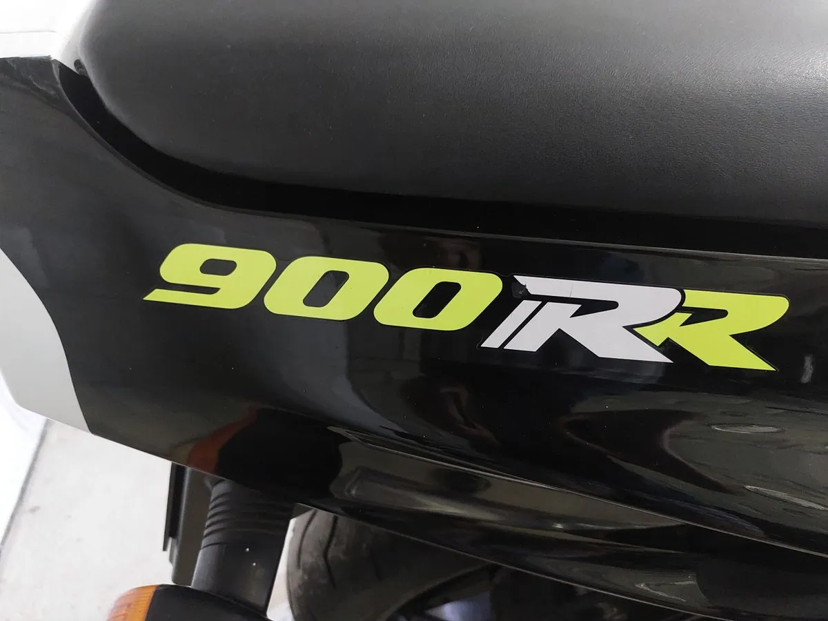 Honda CBR 900RR - Image 4