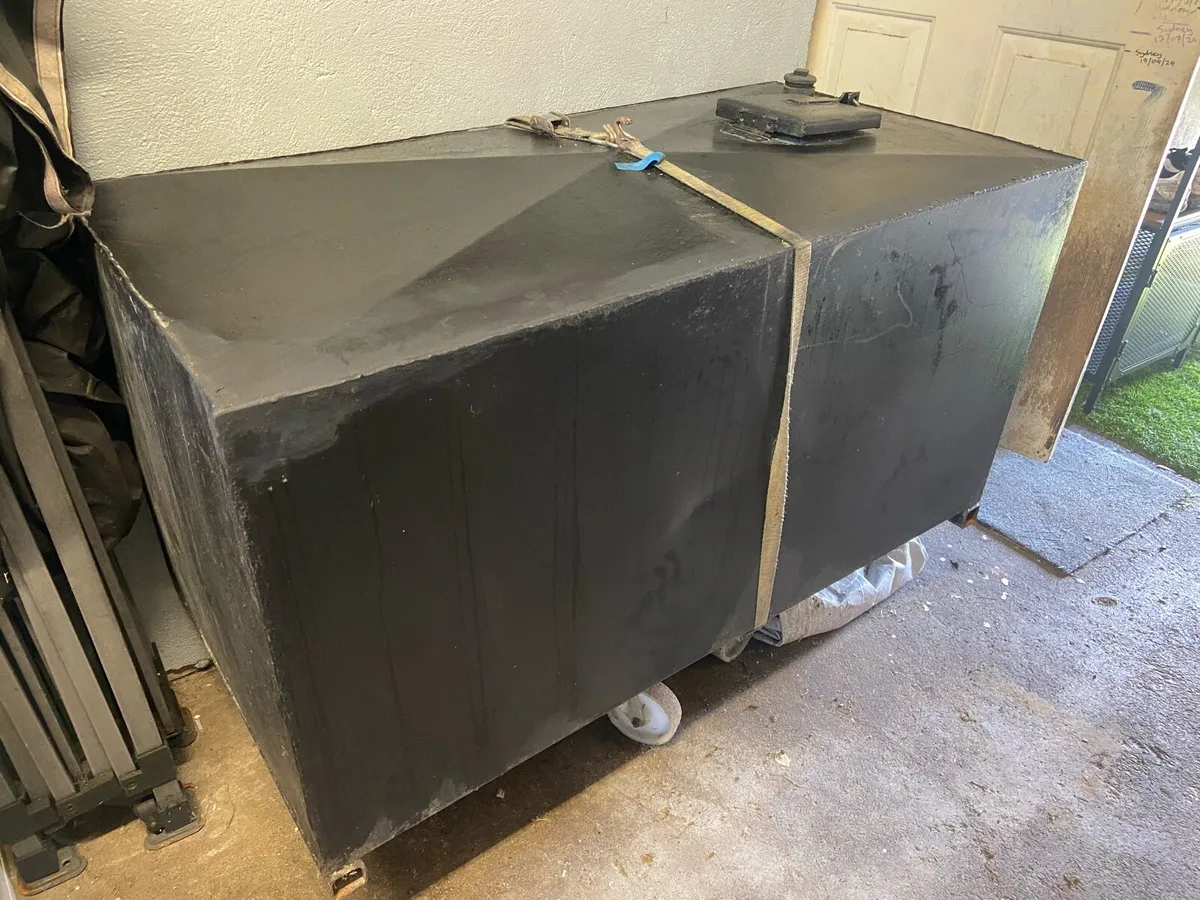 Oil tank - Image 2