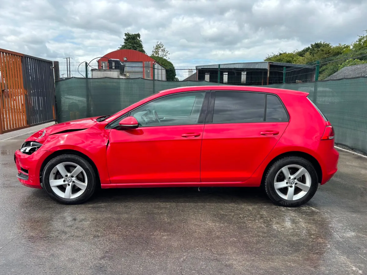 152 VW Golf TDI   Light Front Damage - Image 4