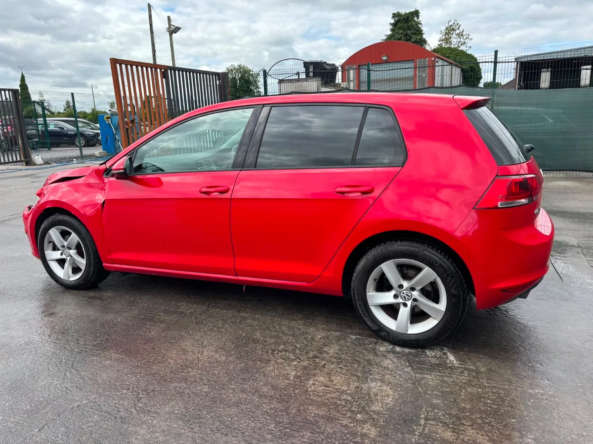 152 VW Golf TDI   Light Front Damage - Image 4