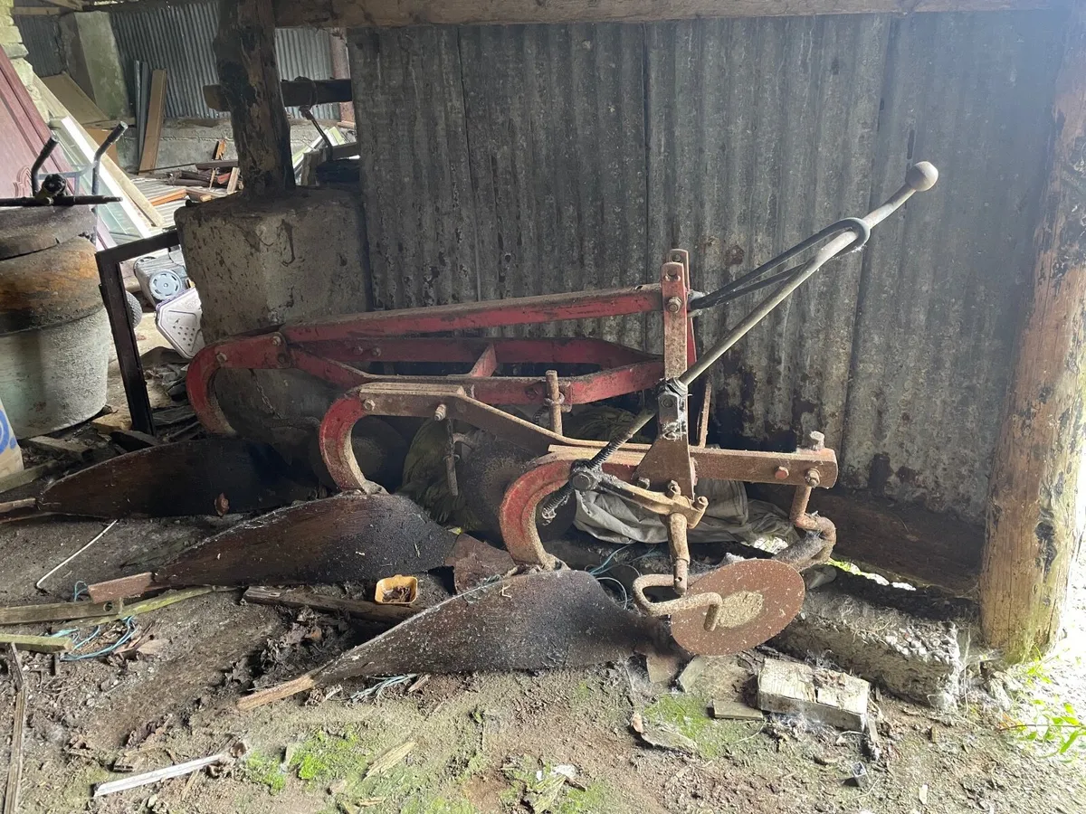 Vintage MF 3 Furrow Plough - Image 2