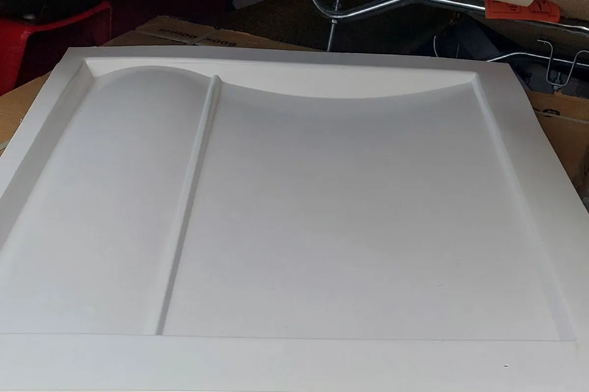 Bath and sink - Image 4