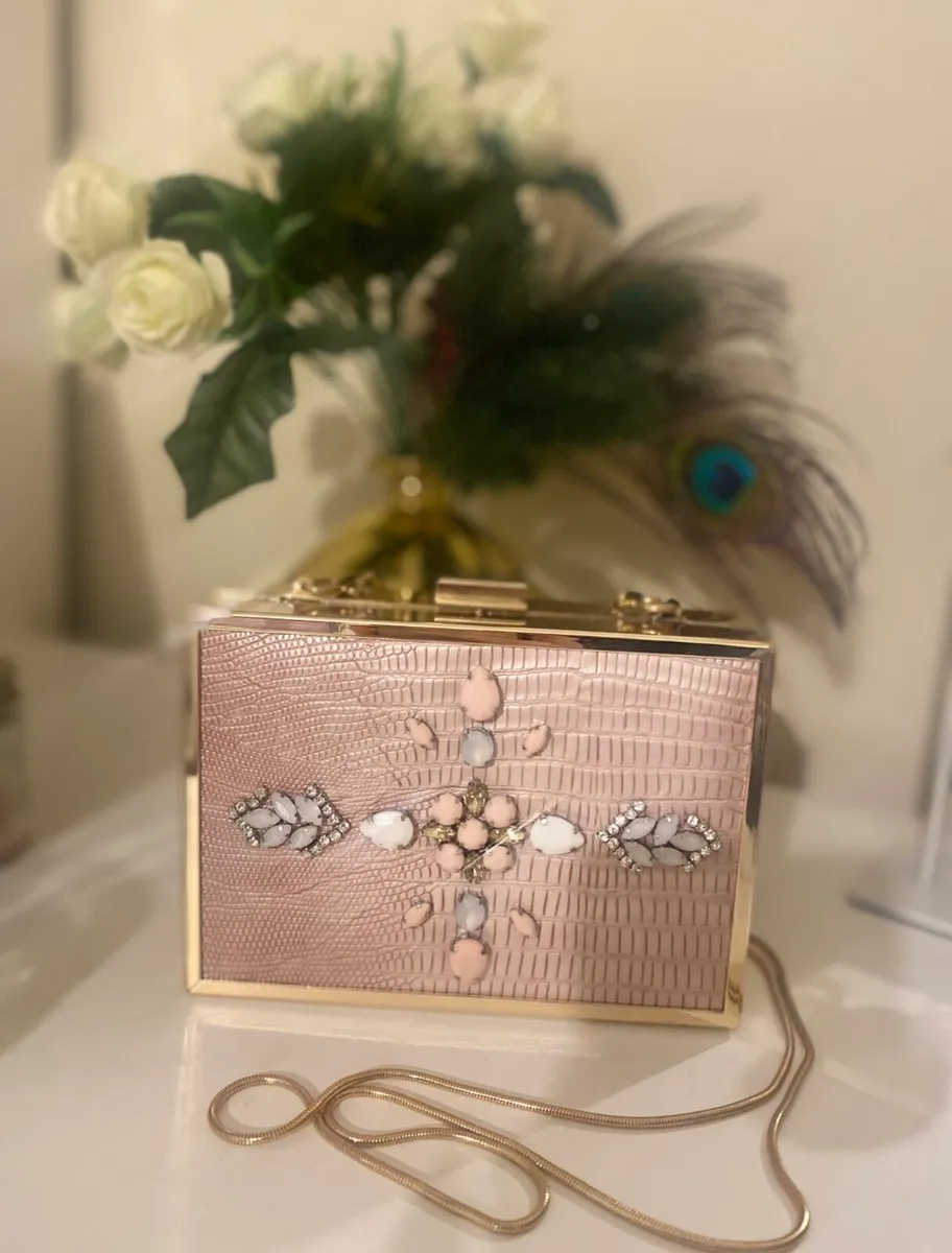 Luxury Gift Angle - Image 2
