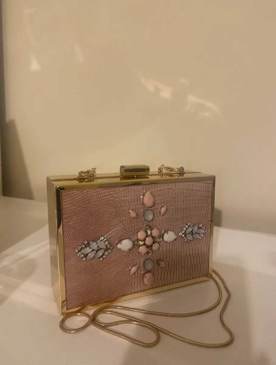 Luxury Gift Angle - Image 3