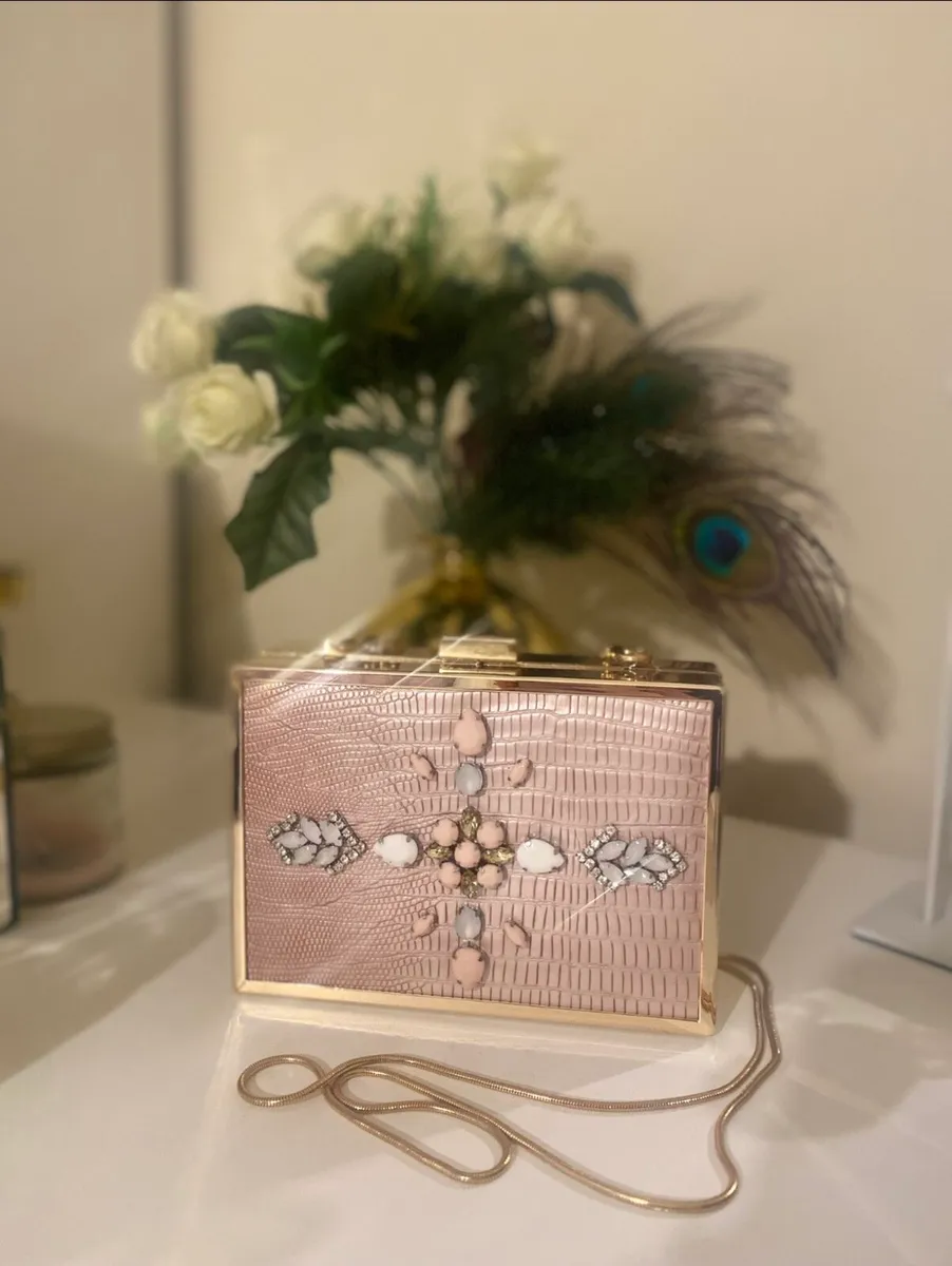 Luxury Gift Angle - Image 1