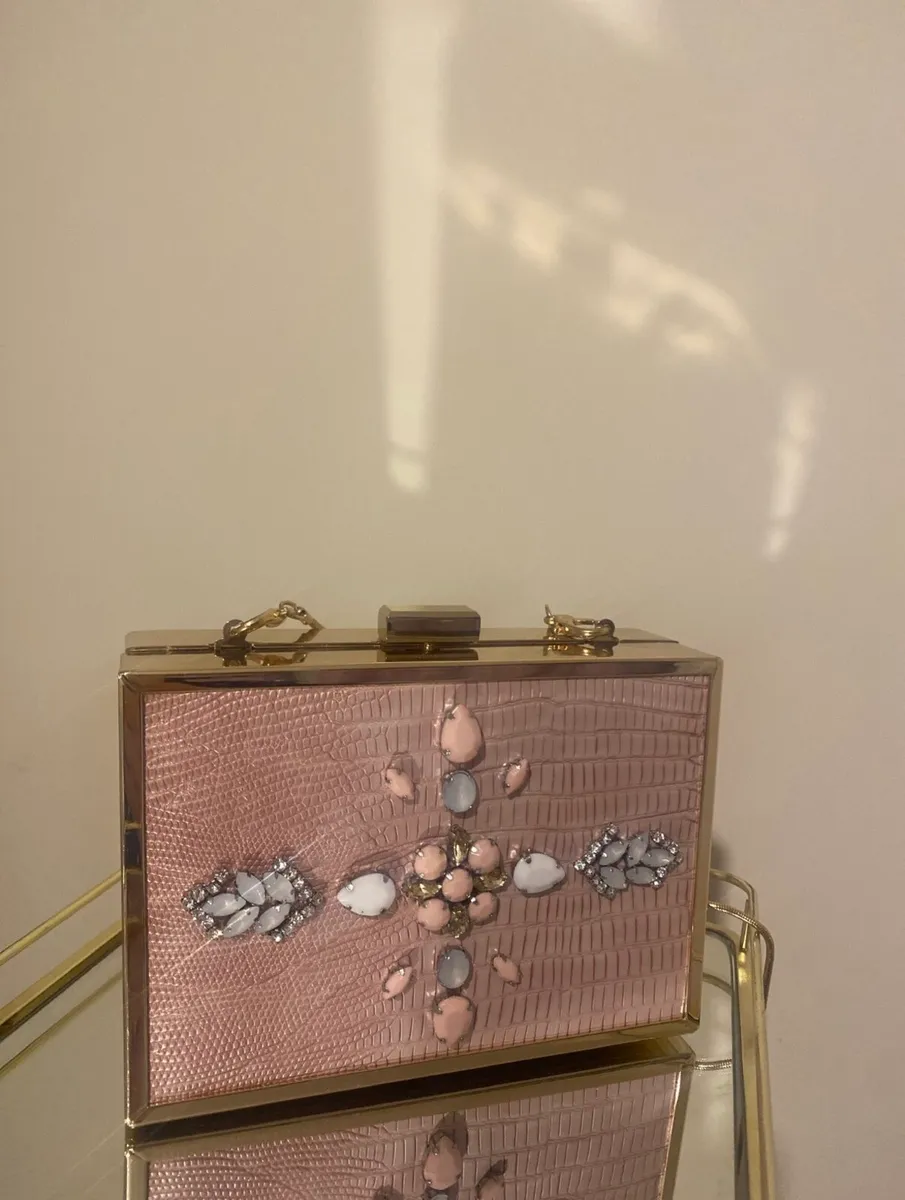 Luxury Gift Angle - Image 4