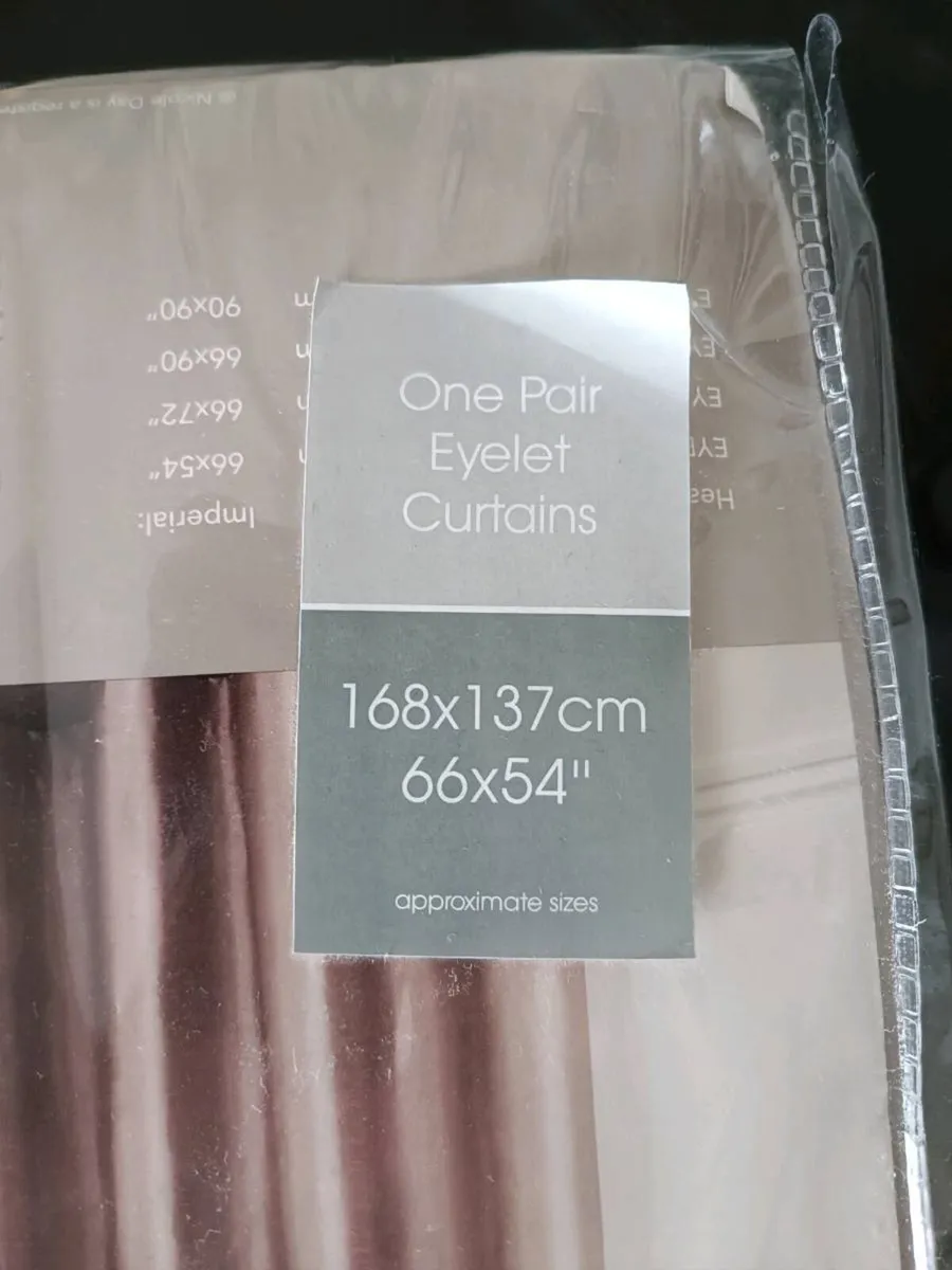 Curtains - Image 2