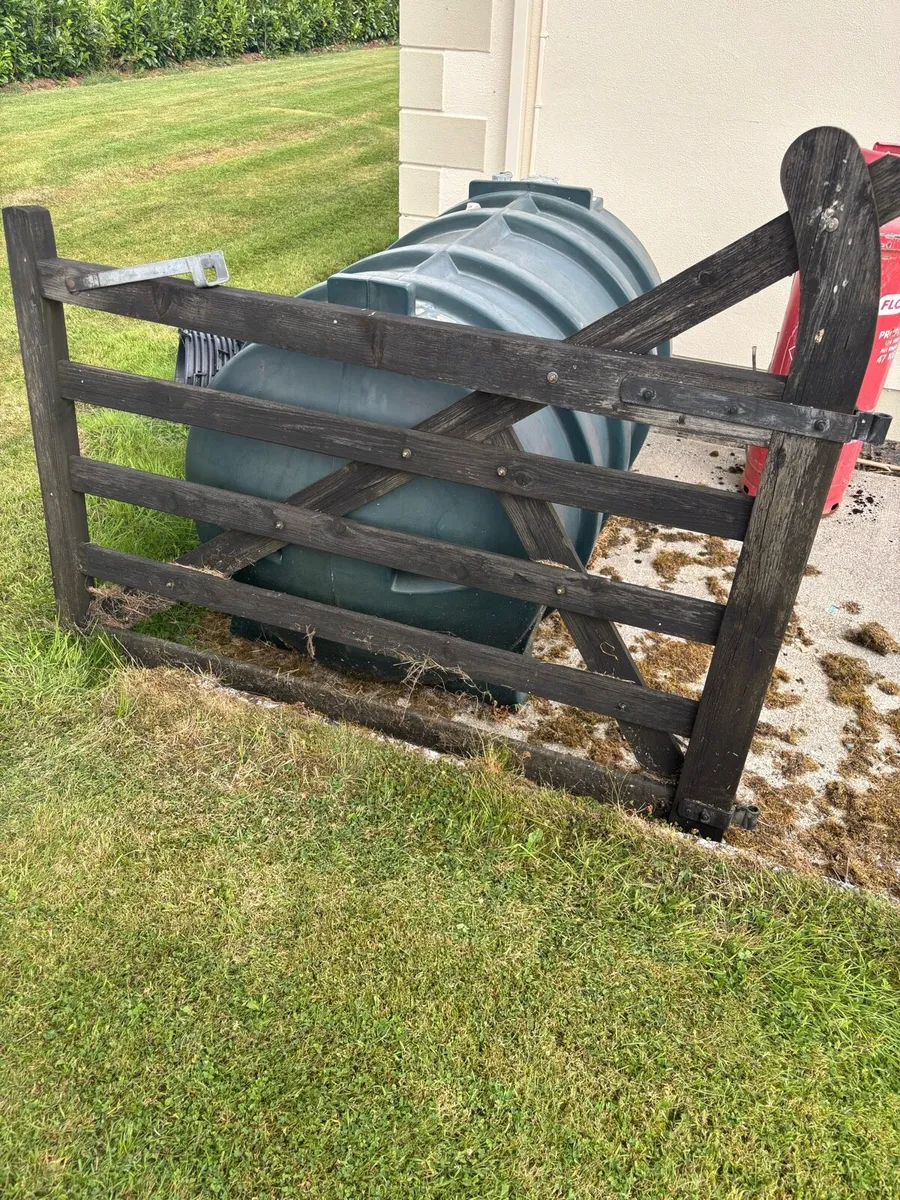 Gates - Image 2