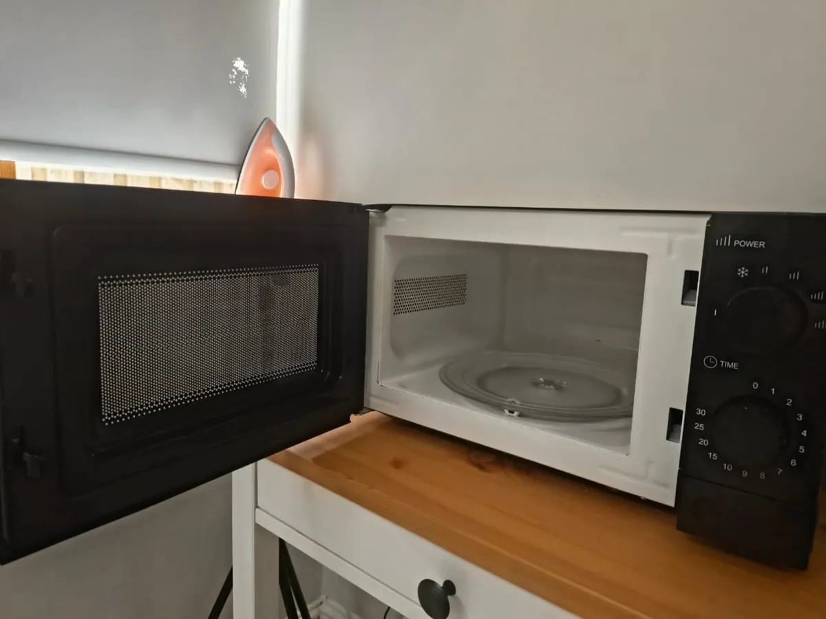 Microwave oven - Image 2