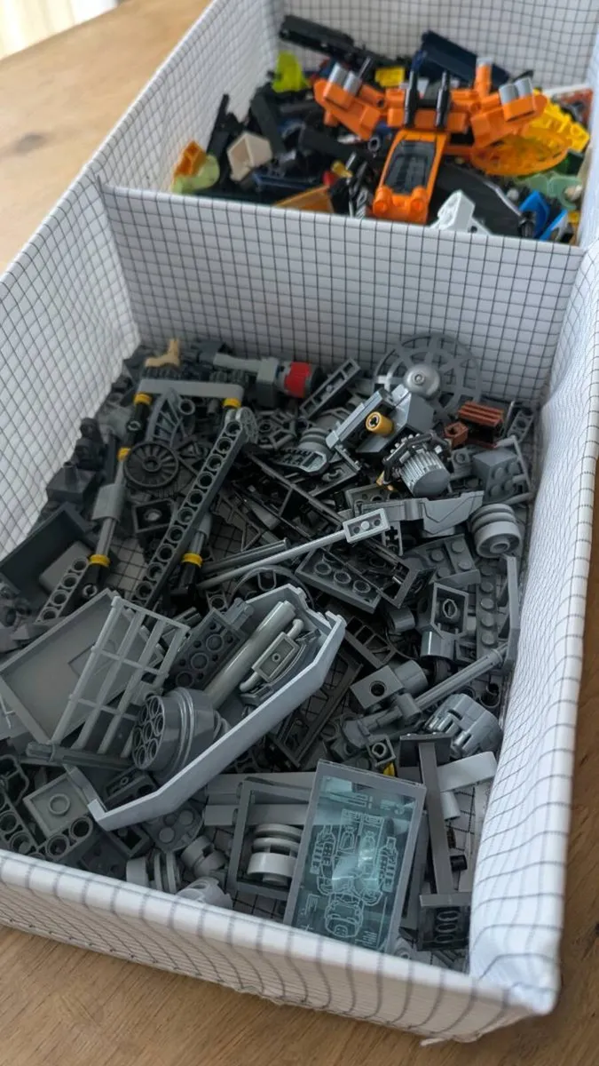 Lego & Technic Assorted Parts - Image 3
