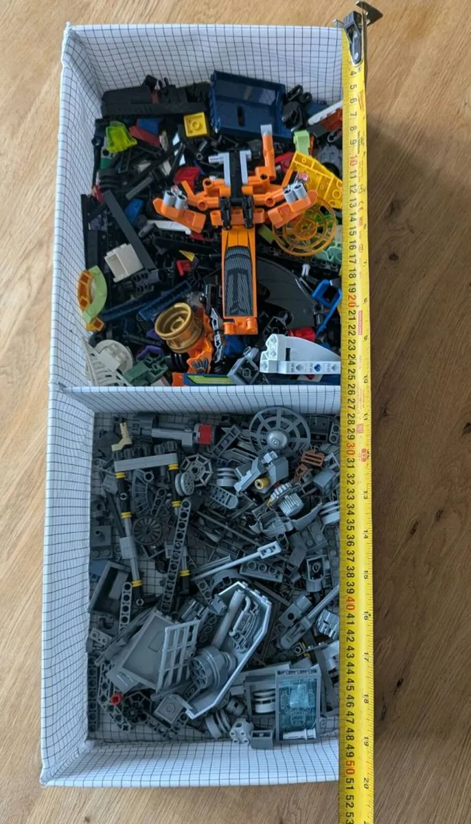 Lego & Technic Assorted Parts - Image 4