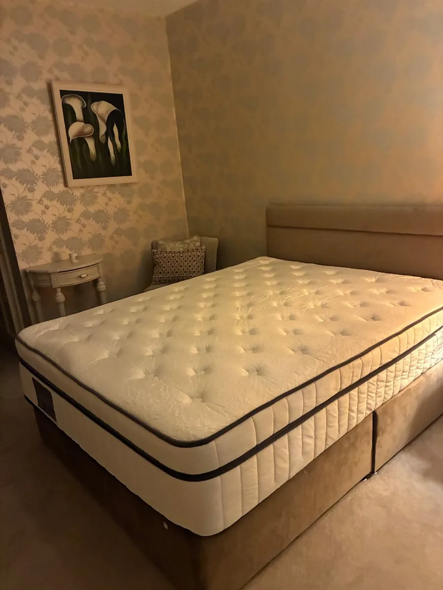 King coil matress with Topper - Image 1