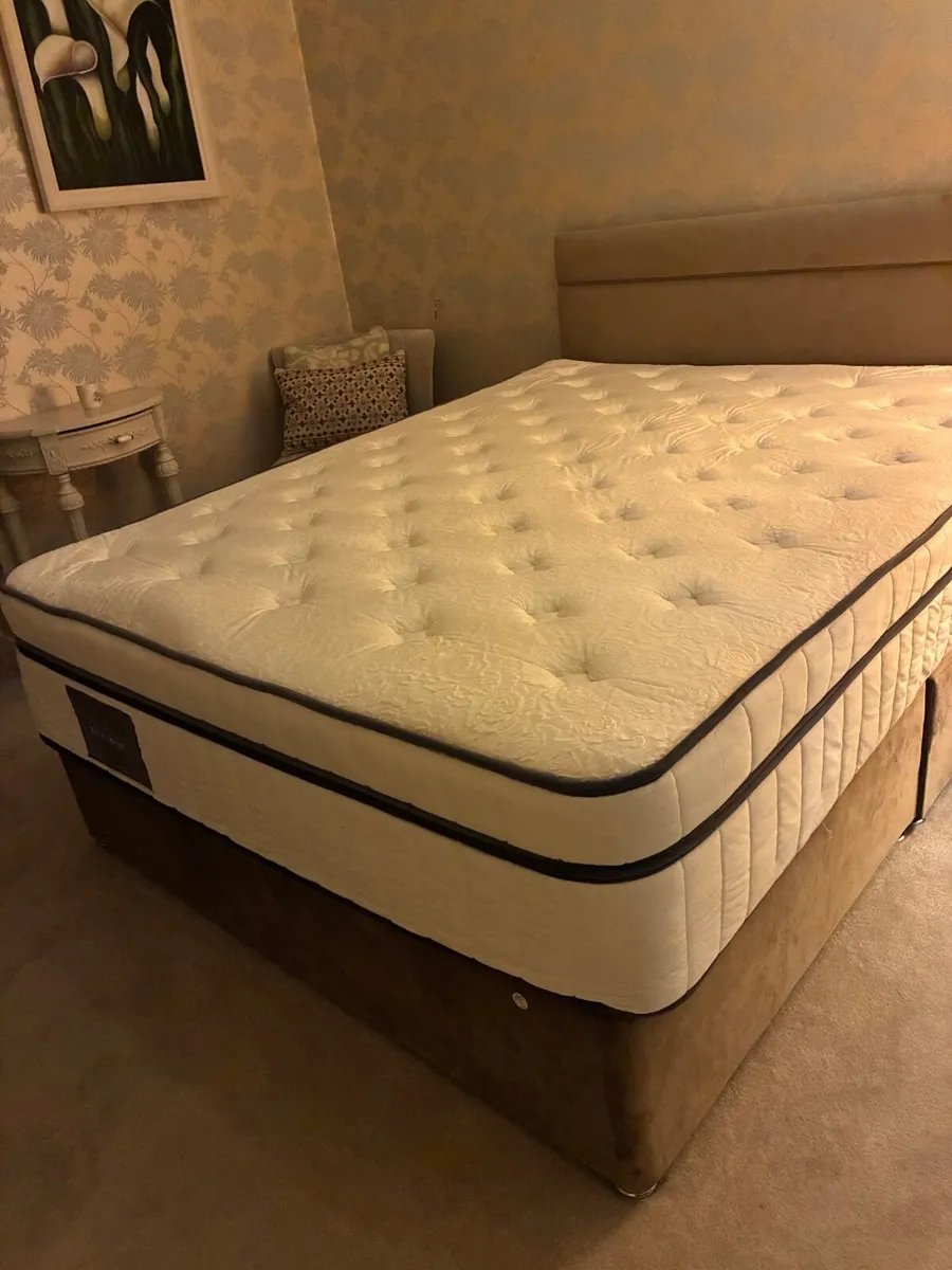 King coil matress with Topper - Image 2