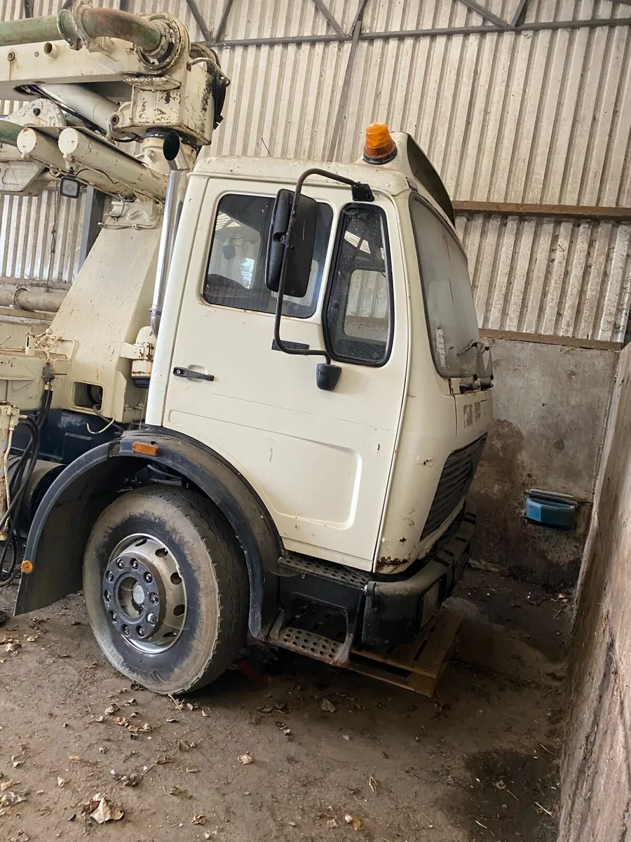 Concrete pump - Image 2